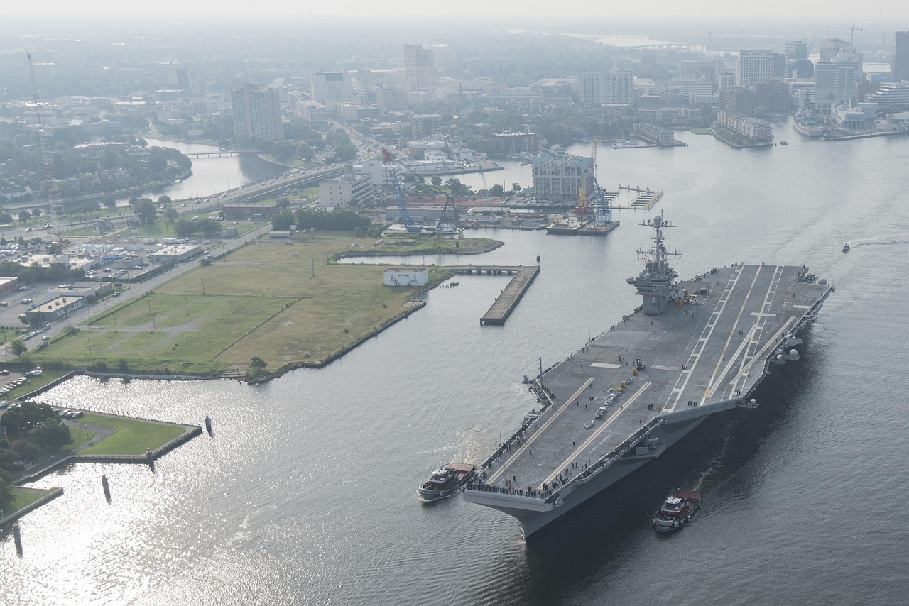 中國海軍第三艘航母福建艦最新進(jìn)展，艦島安裝工作順利進(jìn)行